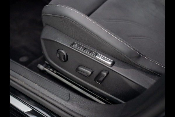 Volkswagen Golf 1.5 eTSI 50 Edition | Panodak | Stoelgeheugen | Head up | Trekhaak Elk. Wegkl. | Harman/ Kardon | Prijs Rijklaar!!