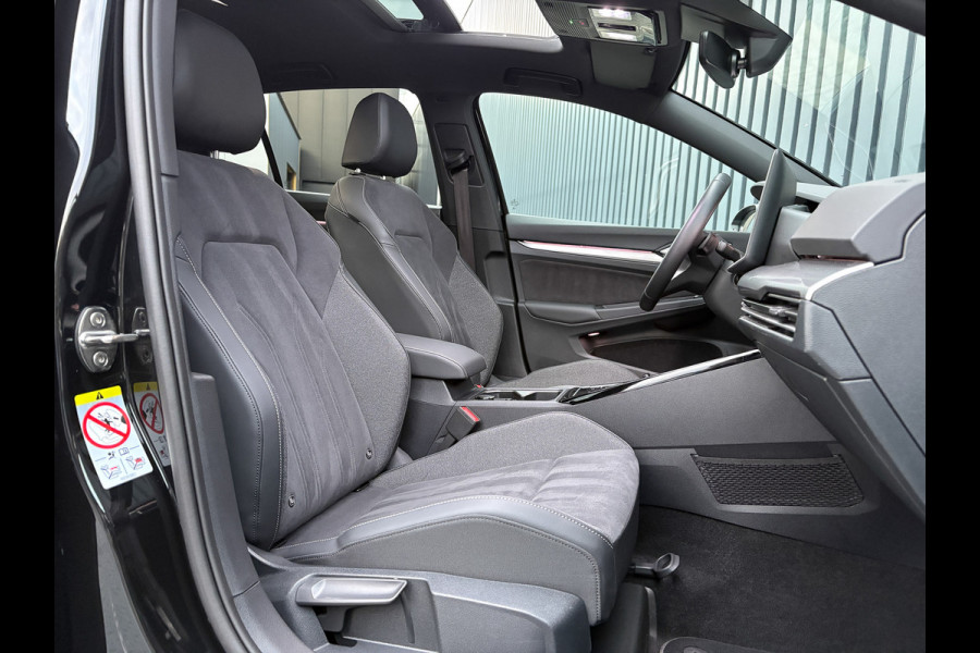 Volkswagen Golf 1.5 eTSI 50 Edition | Panodak | Stoelgeheugen | Head up | Trekhaak Elk. Wegkl. | Harman/ Kardon | Prijs Rijklaar!!