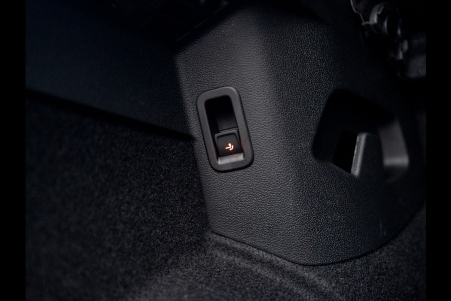 Volkswagen Golf 1.5 eTSI 50 Edition | Panodak | Stoelgeheugen | Head up | Trekhaak Elk. Wegkl. | Harman/ Kardon | Prijs Rijklaar!!