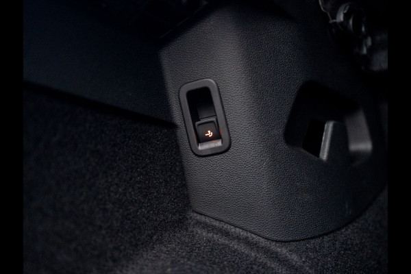 Volkswagen Golf 1.5 eTSI 50 Edition | Panodak | Stoelgeheugen | Head up | Trekhaak Elk. Wegkl. | Harman/ Kardon | Prijs Rijklaar!!