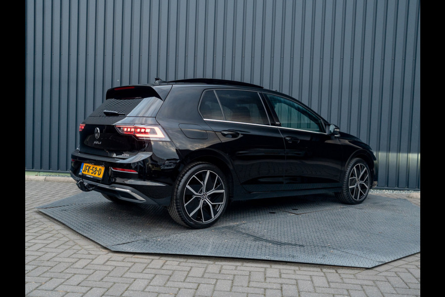 Volkswagen Golf 1.5 eTSI 50 Edition | Panodak | Stoelgeheugen | Head up | Trekhaak Elk. Wegkl. | Harman/ Kardon | Prijs Rijklaar!!