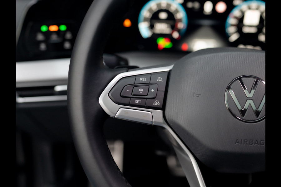 Volkswagen Golf 1.5 eTSI 50 Edition | Panodak | Stoelgeheugen | Head up | Trekhaak Elk. Wegkl. | Harman/ Kardon | Prijs Rijklaar!!