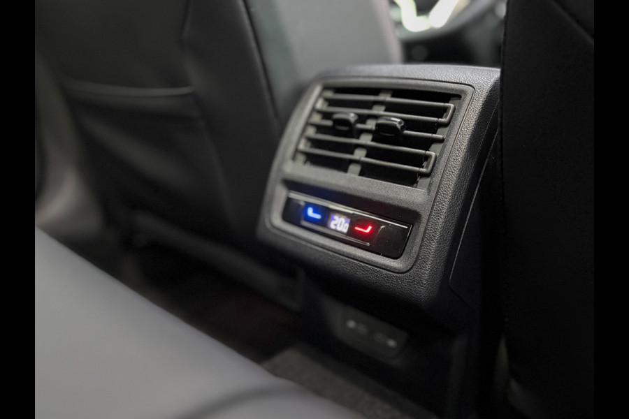 Volkswagen Golf 1.5 eTSI 50 Edition | Panodak | Stoelgeheugen | Head up | Trekhaak Elk. Wegkl. | Harman/ Kardon | Prijs Rijklaar!!