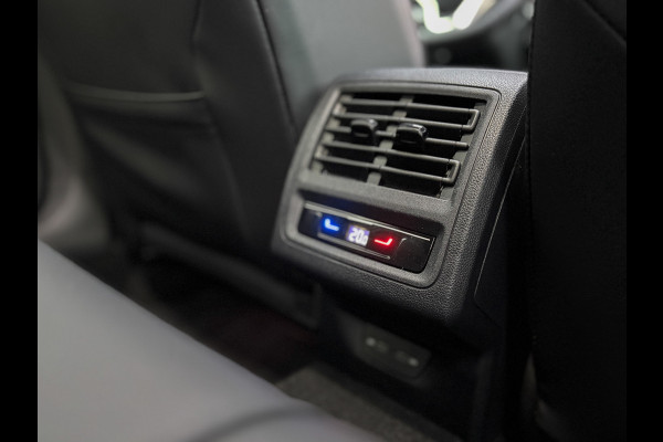 Volkswagen Golf 1.5 eTSI 50 Edition | Panodak | Stoelgeheugen | Head up | Trekhaak Elk. Wegkl. | Harman/ Kardon | Prijs Rijklaar!!