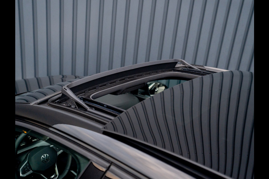 Volkswagen Golf 1.5 eTSI 50 Edition | Panodak | Stoelgeheugen | Head up | Trekhaak Elk. Wegkl. | Harman/ Kardon | Prijs Rijklaar!!