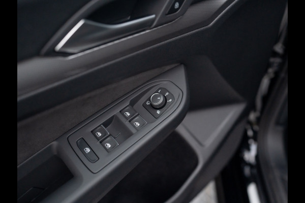 Volkswagen Golf 1.5 eTSI 50 Edition | Panodak | Stoelgeheugen | Head up | Trekhaak Elk. Wegkl. | Harman/ Kardon | Prijs Rijklaar!!