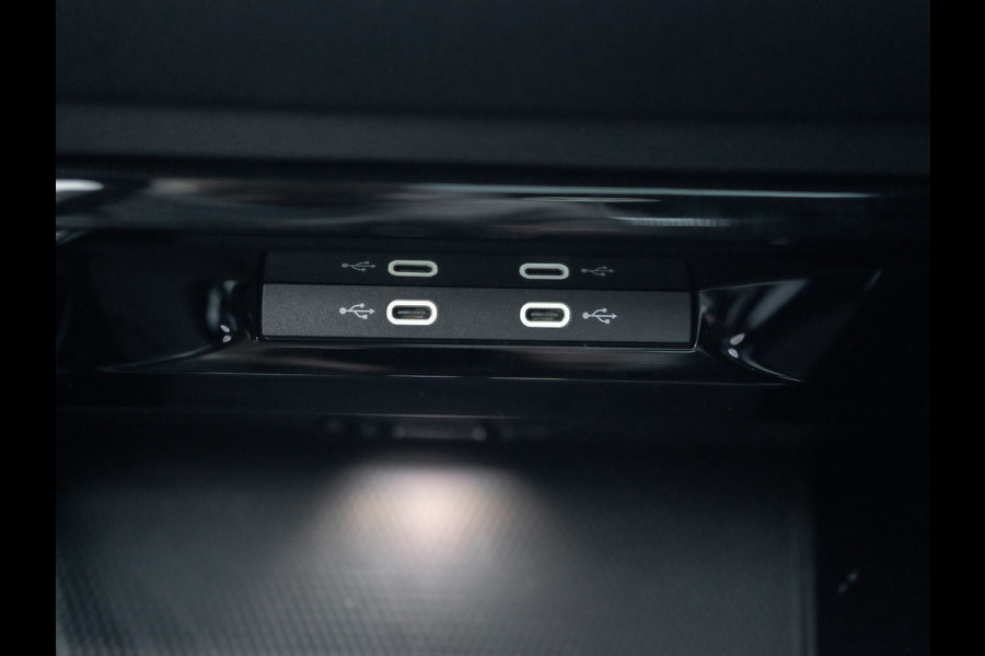 Volkswagen Golf 1.5 eTSI 50 Edition | Panodak | Stoelgeheugen | Head up | Trekhaak Elk. Wegkl. | Harman/ Kardon | Prijs Rijklaar!!