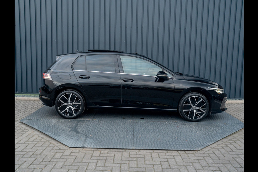 Volkswagen Golf 1.5 eTSI 50 Edition | Panodak | Stoelgeheugen | Head up | Trekhaak Elk. Wegkl. | Harman/ Kardon | Prijs Rijklaar!!