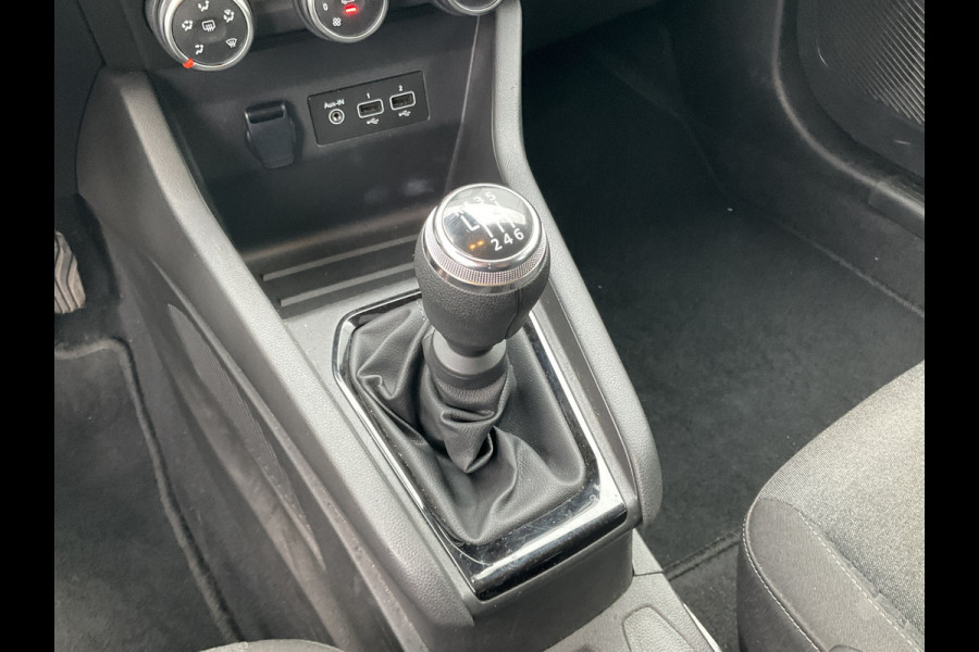 Renault Clio 1.0 TCe 90 Equilibre 1Eig Carplay Cruise DAB 5-Deurs Airco NL-Auto! Renault Clio 1.0 TCe 90 Equilibre 1Eig Carplay Cruise DAB 5-Deurs Airco NL-Auto!
