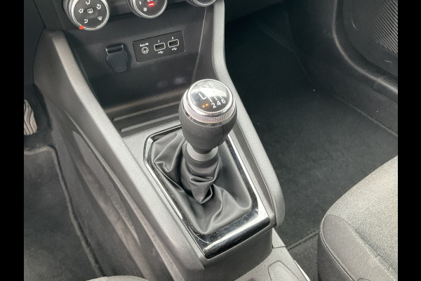 Renault Clio 1.0 TCe 90 Equilibre 1Eig Carplay Cruise DAB 5-Deurs Airco NL-Auto! Renault Clio 1.0 TCe 90 Equilibre 1Eig Carplay Cruise DAB 5-Deurs Airco NL-Auto!