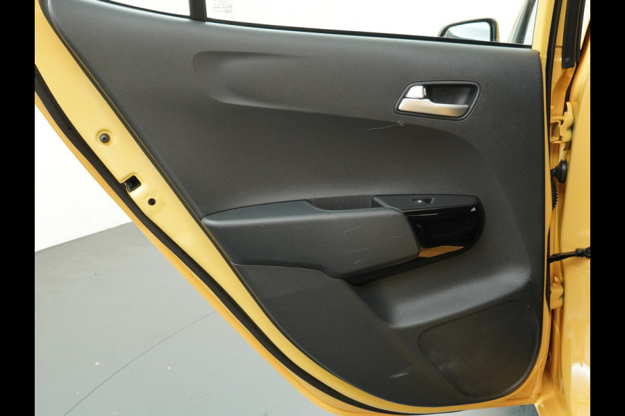 Kia Picanto 1.0 DPi DynamicLine - Cruise Control - Apple/Android Carplay - DAB - Lichtmetalen Velgen 14" - Airco - Fabrieksgarantie Tot 2031 Kia Picanto 1.0 DPi DynamicLine - Cruise Control - Apple/Android Carplay - DAB - Lichtmetalen Velgen 14" - Airco - Fabrieksgarantie Tot 2031