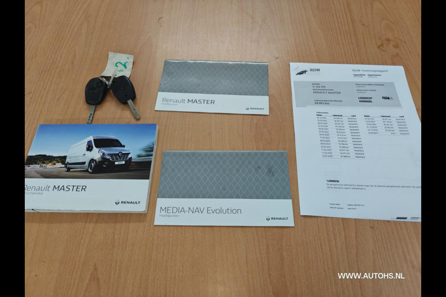 Renault Master T35 2.3 dCi L2H2 , Euro 6 , 130 PK , lage km , nette bus
