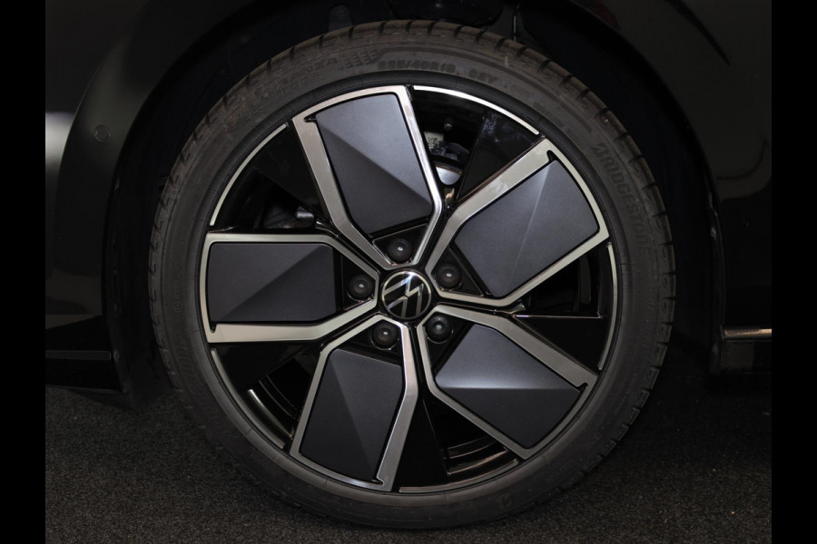 Volkswagen Golf 1.5 eHybrid Style Edition 204PK PHEV | Navigatie | Matrix koplampen | 18"LM velgen | Head up Display | Volkswagen Golf 1.5 eHybrid Style Edition 204PK PHEV | Navigatie | Matrix koplampen | 18"LM velgen | Head up Display |