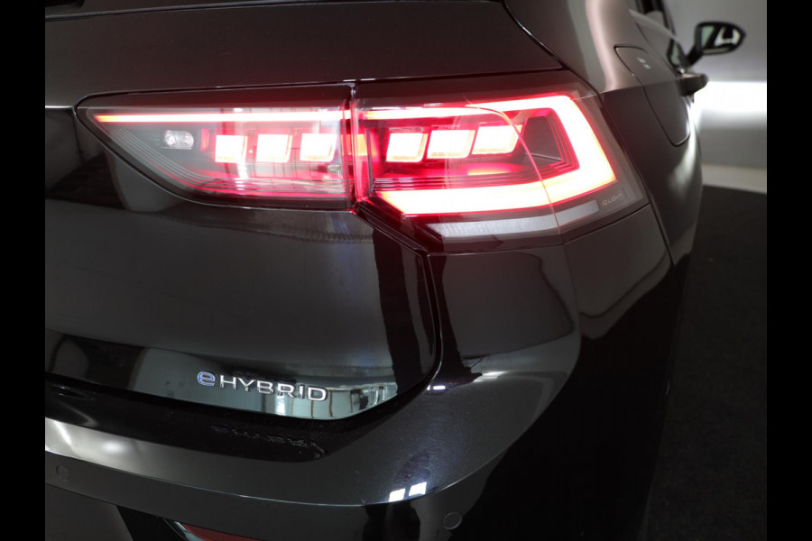 Volkswagen Golf 1.5 eHybrid Style Edition 204PK PHEV | Navigatie | Matrix koplampen | 18"LM velgen | Head up Display | Volkswagen Golf 1.5 eHybrid Style Edition 204PK PHEV | Navigatie | Matrix koplampen | 18"LM velgen | Head up Display |