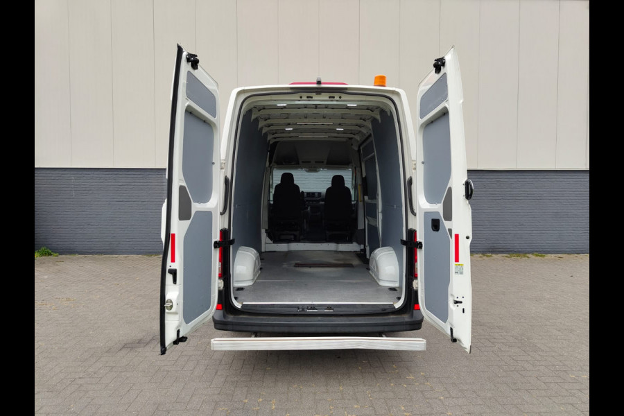 Volkswagen Crafter 2.0TDI L3H2 30 Airco Camera Navi Bluetooth EURO 6 Betonplex vloer Wandbekleding Schuifdeur 2.500kg trekvermogen keurige bus!