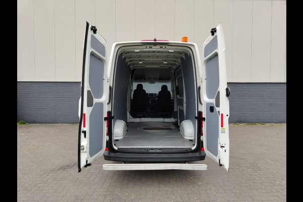 Volkswagen Crafter 2.0TDI L3H2 30 Airco Camera Navi Bluetooth EURO 6 Betonplex vloer Wandbekleding Schuifdeur 2.500kg trekvermogen keurige bus!