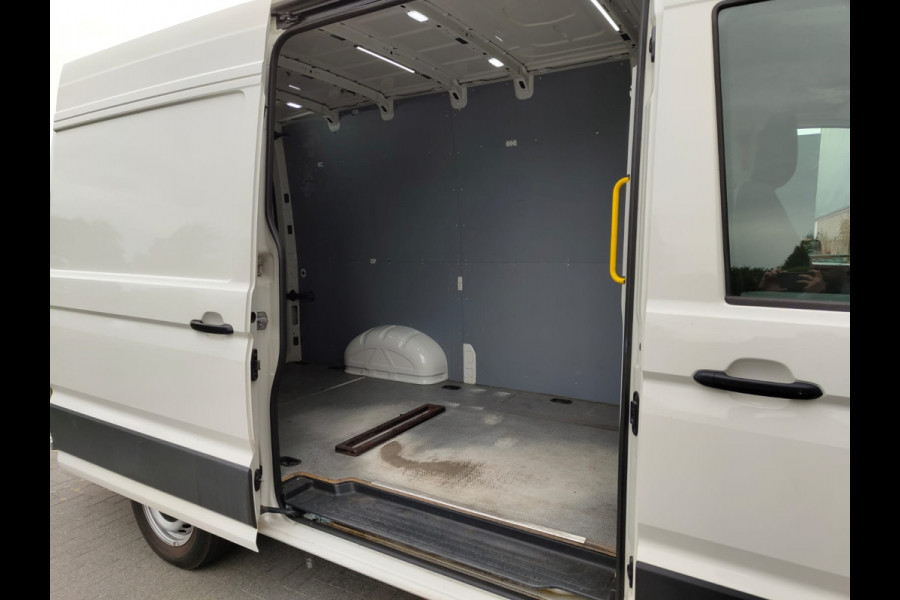 Volkswagen Crafter 2.0TDI L3H2 30 Airco Camera Navi Bluetooth EURO 6 Betonplex vloer Wandbekleding Schuifdeur 2.500kg trekvermogen keurige bus!