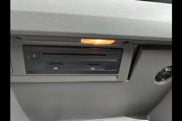 Volkswagen Crafter 2.0TDI L3H2 30 Airco Camera Navi Bluetooth EURO 6 Betonplex vloer Wandbekleding Schuifdeur 2.500kg trekvermogen keurige bus!