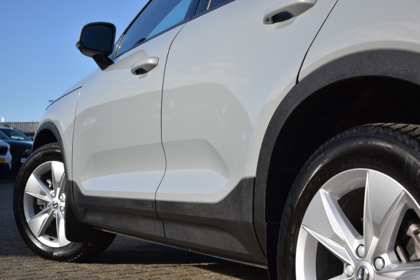 Volvo XC40 B4 211PK Automaat Core ACC | Trekhaak | Blis | All season | Camera | Stoelverwarming | Stuurverwarming Volvo XC40 B4 211PK Automaat Core ACC | Trekhaak | Blis | All season | Camera | Stoelverwarming | Stuurverwarming