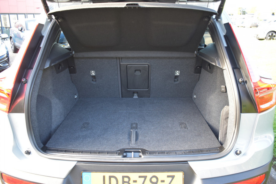 Volvo XC40 B4 211PK Automaat Core ACC | Trekhaak | Blis | All season | Camera | Stoelverwarming | Stuurverwarming Volvo XC40 B4 211PK Automaat Core ACC | Trekhaak | Blis | All season | Camera | Stoelverwarming | Stuurverwarming