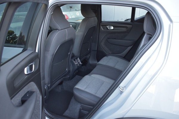 Volvo XC40 B4 211PK Automaat Core ACC | Trekhaak | Blis | All season | Camera | Stoelverwarming | Stuurverwarming Volvo XC40 B4 211PK Automaat Core ACC | Trekhaak | Blis | All season | Camera | Stoelverwarming | Stuurverwarming