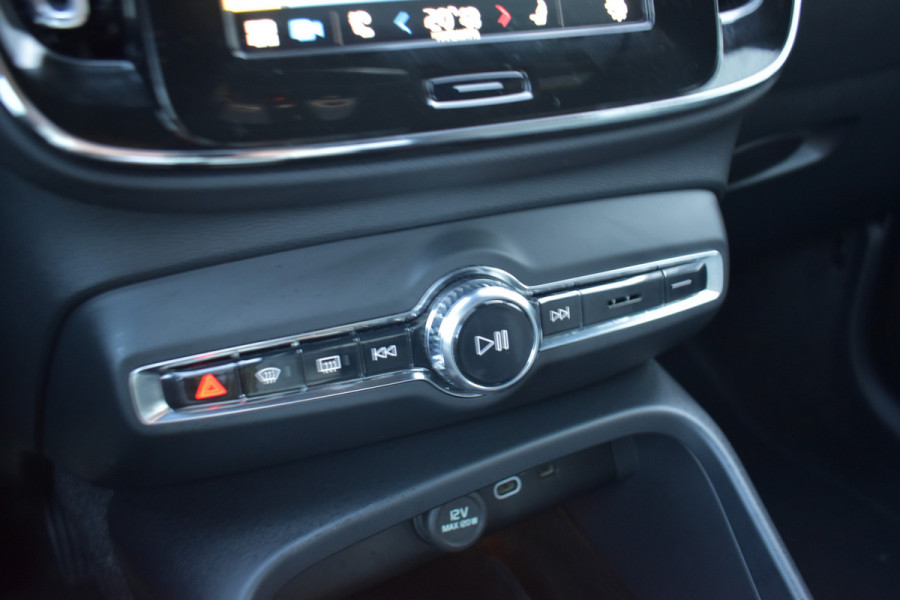 Volvo XC40 B4 211PK Automaat Core ACC | Trekhaak | Blis | All season | Camera | Stoelverwarming | Stuurverwarming Volvo XC40 B4 211PK Automaat Core ACC | Trekhaak | Blis | All season | Camera | Stoelverwarming | Stuurverwarming