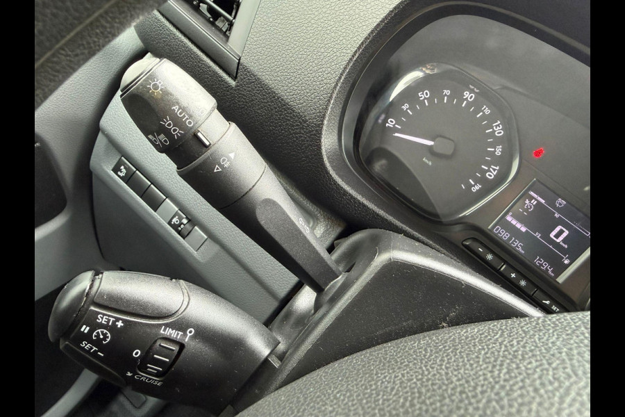 Peugeot Expert 1.5 BlueHDI 100 Premium*A/C*3PERS*HAAK*CRUISE* Peugeot Expert 1.5 BlueHDI 100 Premium*A/C*3PERS*HAAK*CRUISE*
