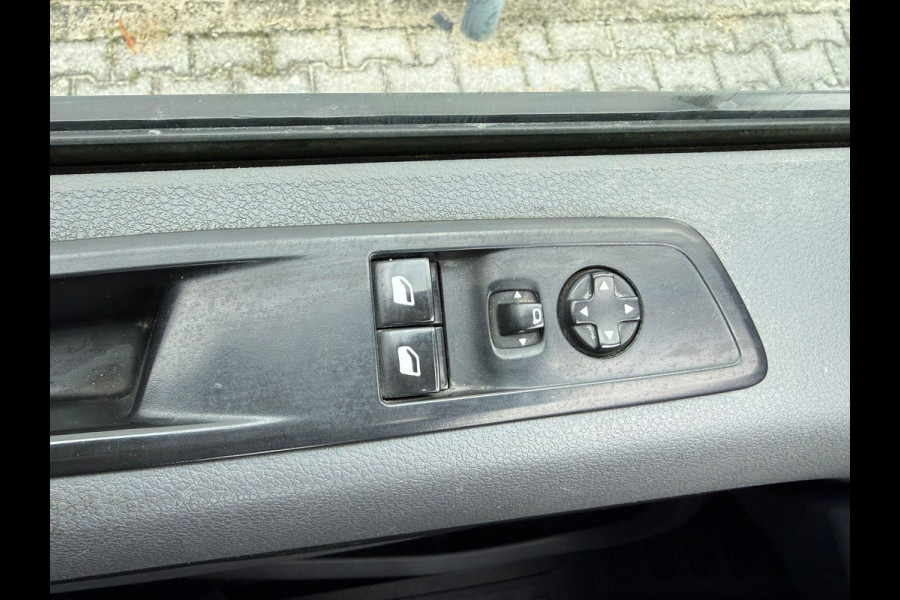 Peugeot Expert 1.5 BlueHDI 100 Premium*A/C*3PERS*HAAK*CRUISE* Peugeot Expert 1.5 BlueHDI 100 Premium*A/C*3PERS*HAAK*CRUISE*
