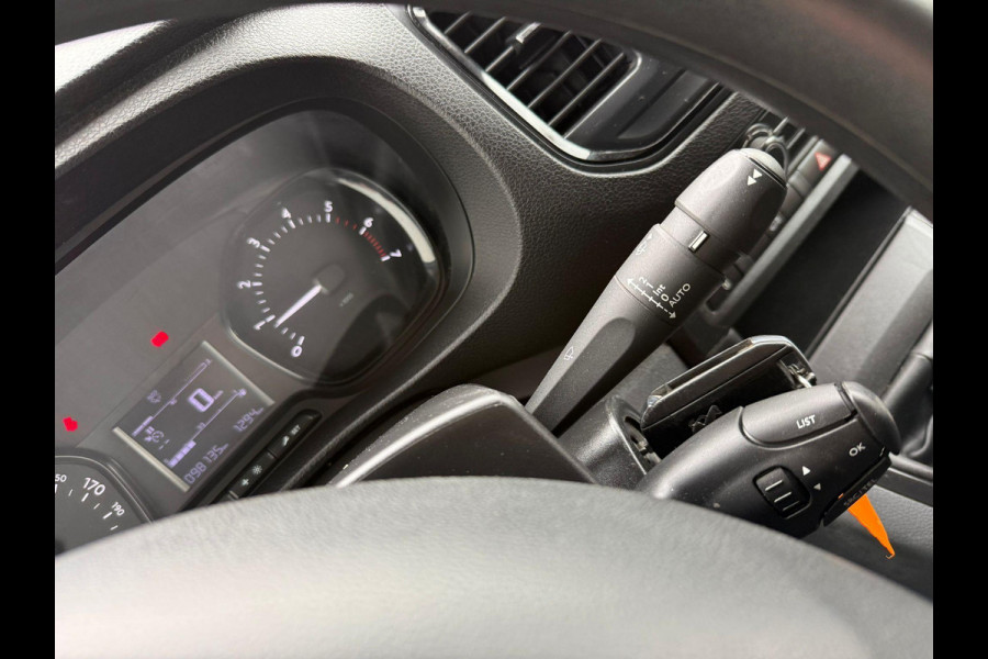 Peugeot Expert 1.5 BlueHDI 100 Premium*A/C*3PERS*HAAK*CRUISE* Peugeot Expert 1.5 BlueHDI 100 Premium*A/C*3PERS*HAAK*CRUISE*