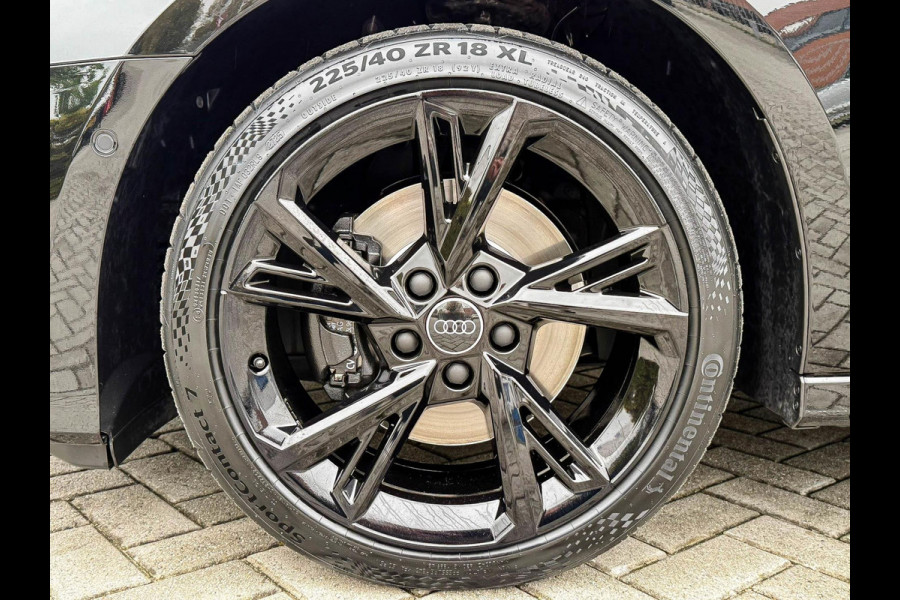 Audi A3 Sportback 40 TFSI e PHEV S Edition S-line 204pk S-Tronic! Panoramadak|Virtual Cockpit|Kuipstoelen|LED Matrix|Camera|Black Audi A3 Sportback 40 TFSI e PHEV S Edition S-line 204pk S-Tronic! Panoramadak|Virtual Cockpit|Kuipstoelen|LED Matrix|Camera|Black