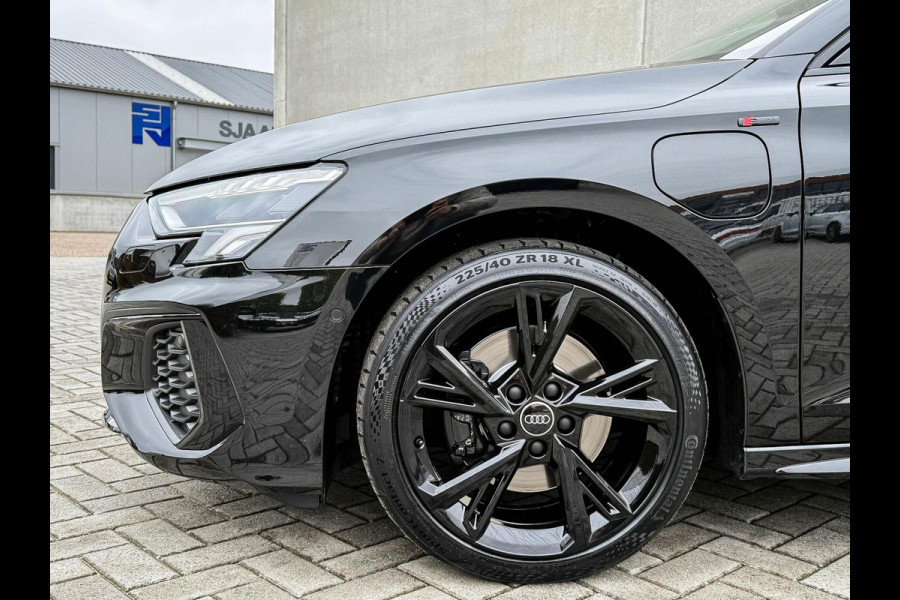 Audi A3 Sportback 40 TFSI e PHEV S Edition S-line 204pk S-Tronic! Panoramadak|Virtual Cockpit|Kuipstoelen|LED Matrix|Camera|Black Audi A3 Sportback 40 TFSI e PHEV S Edition S-line 204pk S-Tronic! Panoramadak|Virtual Cockpit|Kuipstoelen|LED Matrix|Camera|Black