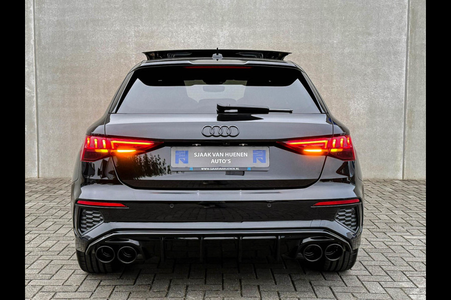 Audi A3 Sportback 40 TFSI e PHEV S Edition S-line 204pk S-Tronic! Panoramadak|Virtual Cockpit|Kuipstoelen|LED Matrix|Camera|Black Audi A3 Sportback 40 TFSI e PHEV S Edition S-line 204pk S-Tronic! Panoramadak|Virtual Cockpit|Kuipstoelen|LED Matrix|Camera|Black