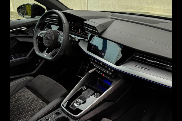 Audi A3 Sportback 40 TFSI e PHEV S Edition S-line 204pk S-Tronic! Panoramadak|Virtual Cockpit|Kuipstoelen|LED Matrix|Camera|Black Audi A3 Sportback 40 TFSI e PHEV S Edition S-line 204pk S-Tronic! Panoramadak|Virtual Cockpit|Kuipstoelen|LED Matrix|Camera|Black