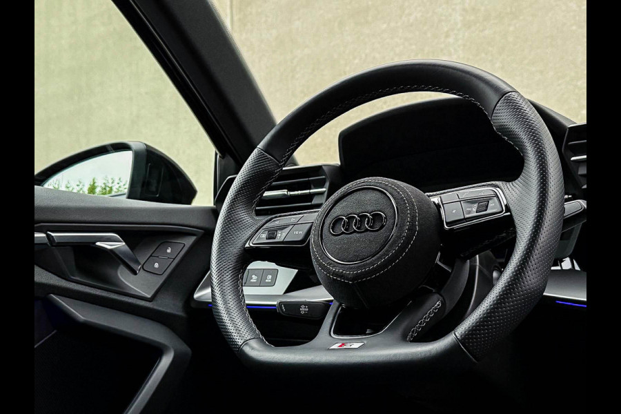 Audi A3 Sportback 40 TFSI e PHEV S Edition S-line 204pk S-Tronic! Panoramadak|Virtual Cockpit|Kuipstoelen|LED Matrix|Camera|Black Audi A3 Sportback 40 TFSI e PHEV S Edition S-line 204pk S-Tronic! Panoramadak|Virtual Cockpit|Kuipstoelen|LED Matrix|Camera|Black