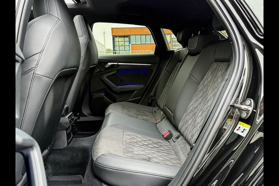 Audi A3 Sportback 40 TFSI e PHEV S Edition S-line 204pk S-Tronic! Panoramadak|Virtual Cockpit|Kuipstoelen|LED Matrix|Camera|Black Audi A3 Sportback 40 TFSI e PHEV S Edition S-line 204pk S-Tronic! Panoramadak|Virtual Cockpit|Kuipstoelen|LED Matrix|Camera|Black