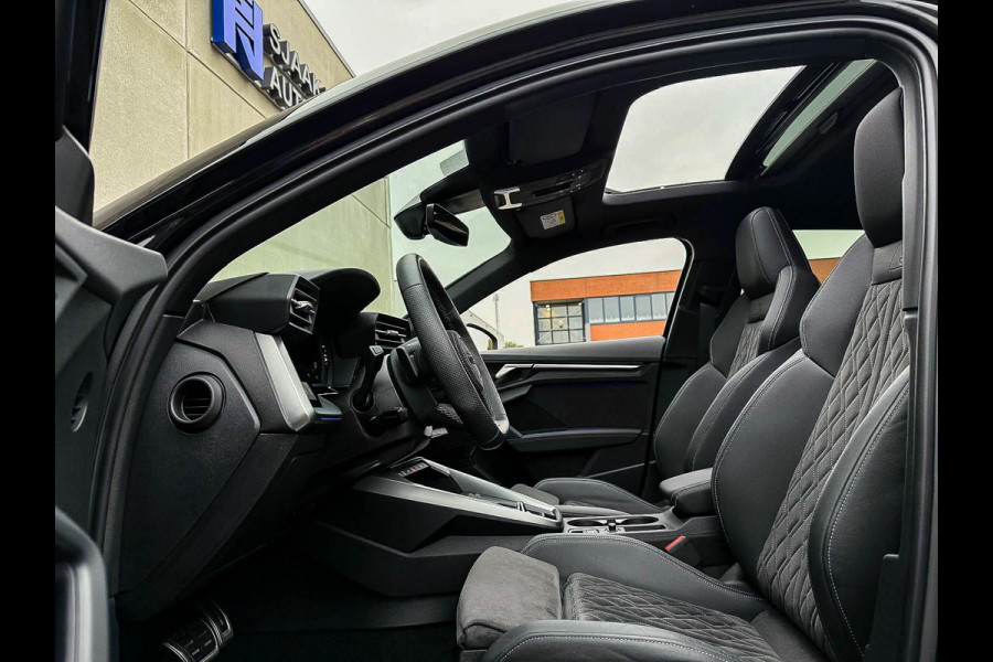 Audi A3 Sportback 40 TFSI e PHEV S Edition S-line 204pk S-Tronic! Panoramadak|Virtual Cockpit|Kuipstoelen|LED Matrix|Camera|Black Audi A3 Sportback 40 TFSI e PHEV S Edition S-line 204pk S-Tronic! Panoramadak|Virtual Cockpit|Kuipstoelen|LED Matrix|Camera|Black