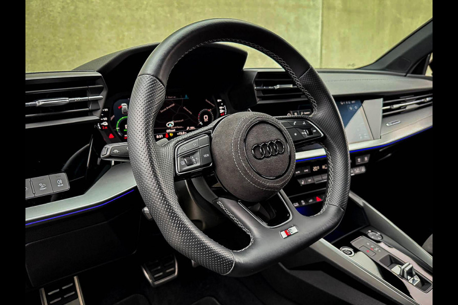 Audi A3 Sportback 40 TFSI e PHEV S Edition S-line 204pk S-Tronic! Panoramadak|Virtual Cockpit|Kuipstoelen|LED Matrix|Camera|Black Audi A3 Sportback 40 TFSI e PHEV S Edition S-line 204pk S-Tronic! Panoramadak|Virtual Cockpit|Kuipstoelen|LED Matrix|Camera|Black