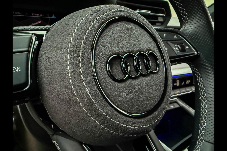 Audi A3 Sportback 40 TFSI e PHEV S Edition S-line 204pk S-Tronic! Panoramadak|Virtual Cockpit|Kuipstoelen|LED Matrix|Camera|Black
