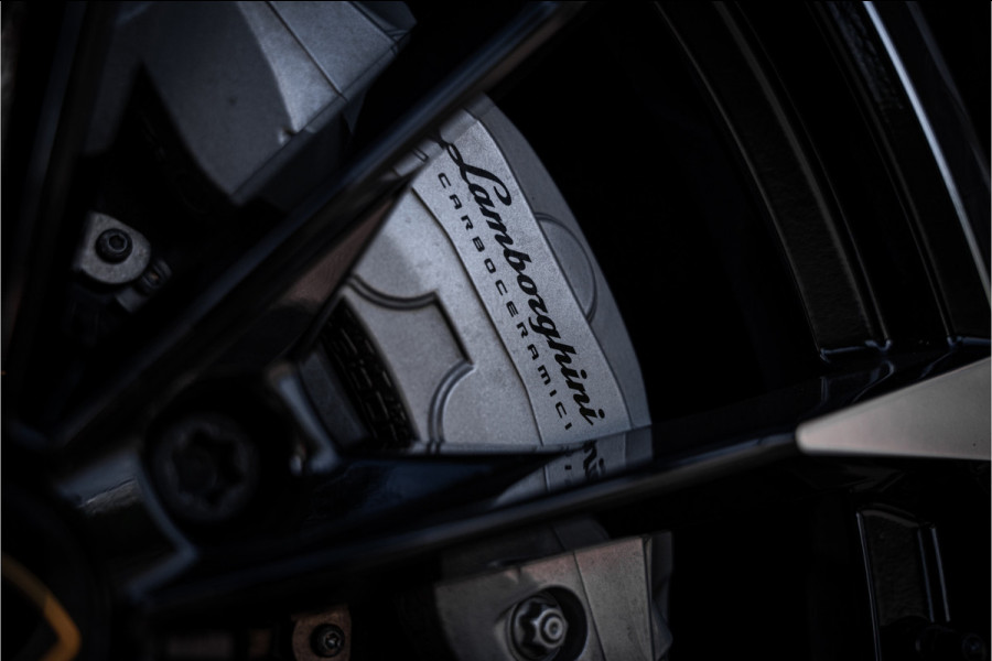 Lamborghini Urus 4.0 V8 (650pk) ** Panodak ** Advanced B&O 3D ** Massage ** 23inch