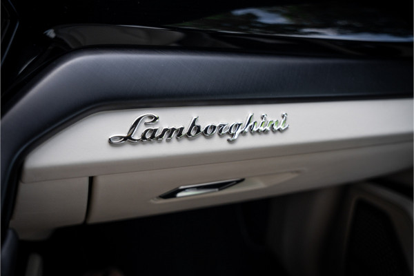 Lamborghini Urus 4.0 V8 (650pk) ** Panodak ** Advanced B&O 3D ** Massage ** 23inch