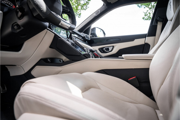 Lamborghini Urus 4.0 V8 (650pk) ** Panodak ** Advanced B&O 3D ** Massage ** 23inch