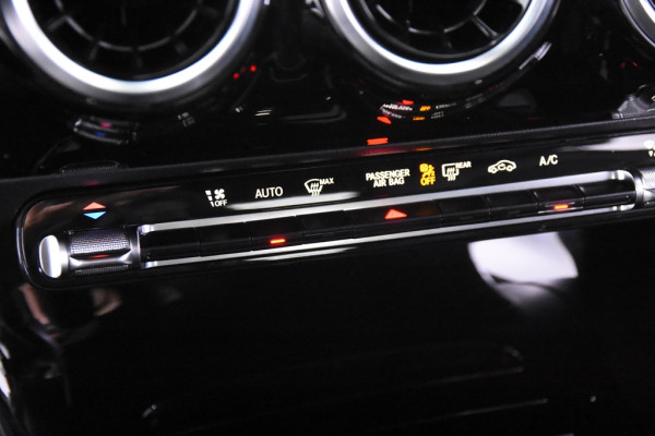 Mercedes-Benz A-Klasse 180 *1ste Eigenaar*Leer*Stoelverwarming*DAB*