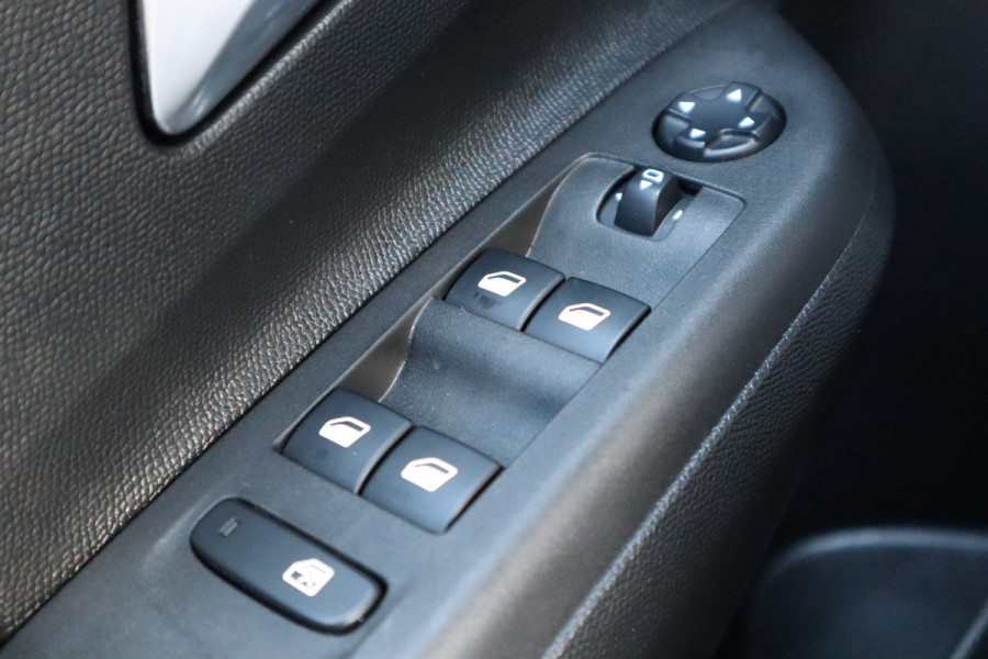 Opel Corsa 1.2 Elegance | 100 PK | Virtual dash | Keyless | Navi | Carplay |