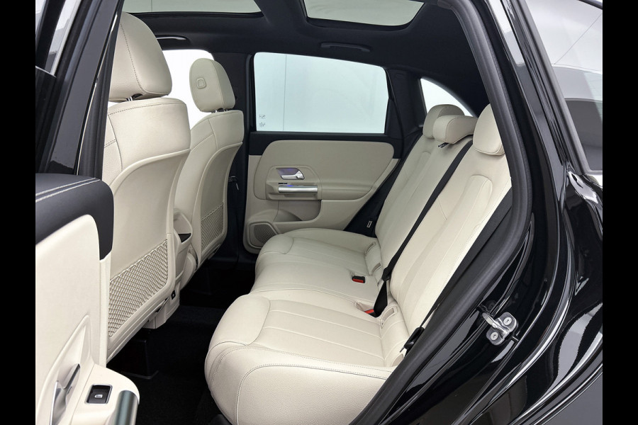 Mercedes-Benz B-Klasse 250 e Business Solution Luxury Line | Panoramaschuifdak | Trekhaak | GUARD 360 ° Vehicle protection Plus | Sierelementen in openporig lindehout zwart | Donkergetint glas achter | EASY PACK achterklep |
