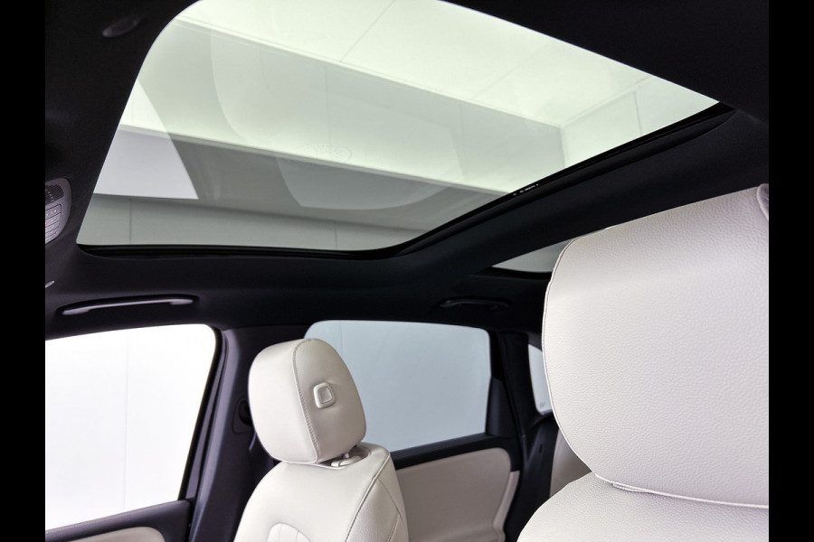Mercedes-Benz B-Klasse 250 e Business Solution Luxury Line | Panoramaschuifdak | Trekhaak | GUARD 360 ° Vehicle protection Plus | Sierelementen in openporig lindehout zwart | Donkergetint glas achter | EASY PACK achterklep |