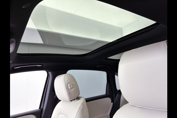 Mercedes-Benz B-Klasse 250 e Business Solution Luxury Line | Panoramaschuifdak | Trekhaak | GUARD 360 ° Vehicle protection Plus | Sierelementen in openporig lindehout zwart | Donkergetint glas achter | EASY PACK achterklep |
