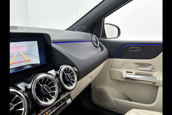 Mercedes-Benz B-Klasse 250 e Business Solution Luxury Line | Panoramaschuifdak | Trekhaak | GUARD 360 ° Vehicle protection Plus | Sierelementen in openporig lindehout zwart | Donkergetint glas achter | EASY PACK achterklep |