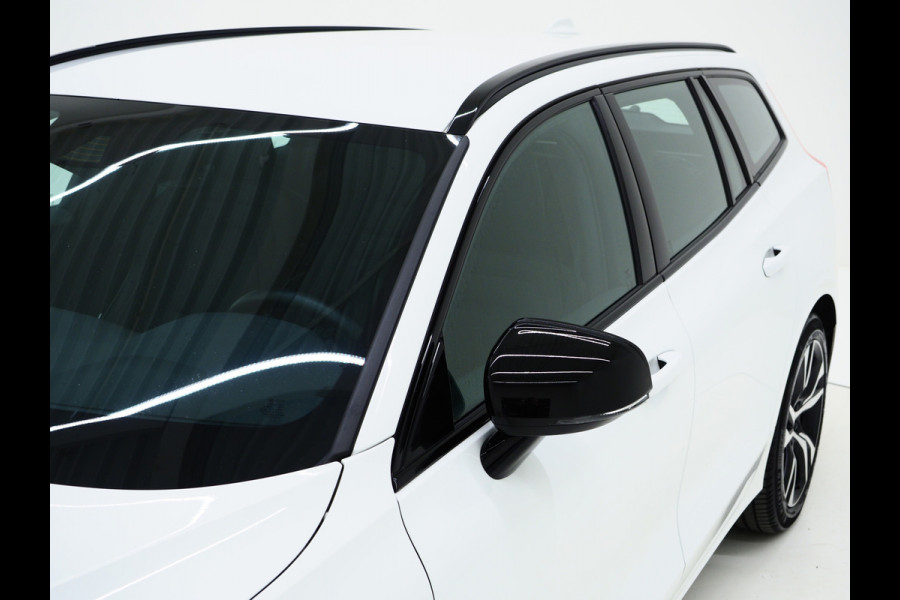 Volvo V60 2.0 T6 Recharge AWD R-Design | Pilot Assist | Keyless | Camera | Memory | Carplay Volvo V60 2.0 T6 Recharge AWD R-Design | Pilot Assist | Keyless | Camera | Memory | Carplay