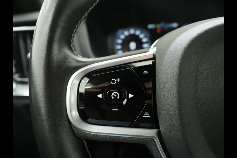Volvo V60 2.0 T6 Recharge AWD R-Design | Pilot Assist | Keyless | Camera | Memory | Carplay Volvo V60 2.0 T6 Recharge AWD R-Design | Pilot Assist | Keyless | Camera | Memory | Carplay