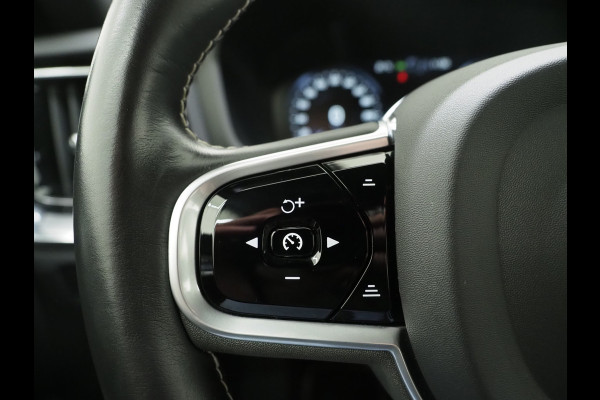 Volvo V60 2.0 T6 Recharge AWD R-Design | Pilot Assist | Keyless | Camera | Memory | Carplay Volvo V60 2.0 T6 Recharge AWD R-Design | Pilot Assist | Keyless | Camera | Memory | Carplay